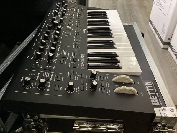 Moog Messenger (2)